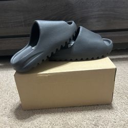 Yeezy Slide 