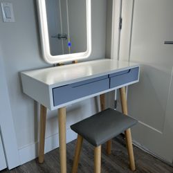 Vanity With 3 Light Settings And Stool