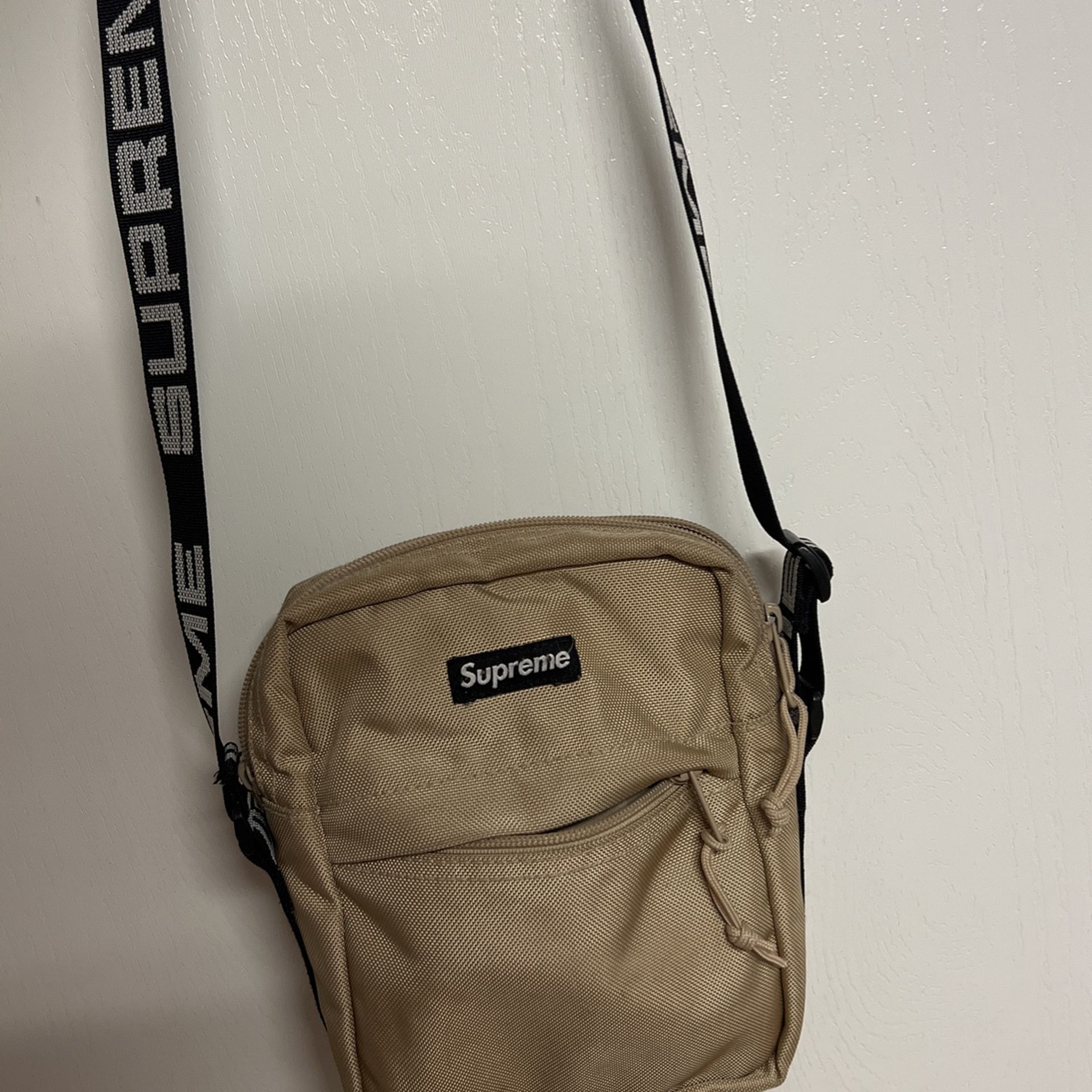 Supreme Duffle Bag for Sale in Las Vegas, NV - OfferUp