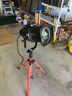 Altman Stage light and Heavy Duty Tripod Working