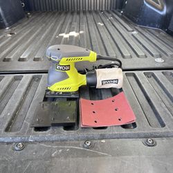 NEW RYOBI 2 Amp Corded 1/4 Sheet Sander