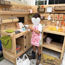 Custom Kid’s Mud Kitchen 
