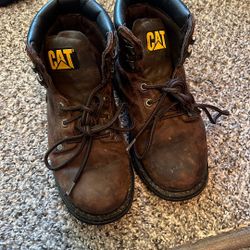 Men’s caterpillar combat boot color, brown size 7 1/2 oil resistant and slip resistant