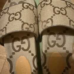  Gucci Slides