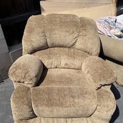 Very Nice Oversized Recliner Very Good Condition Hardly Used 