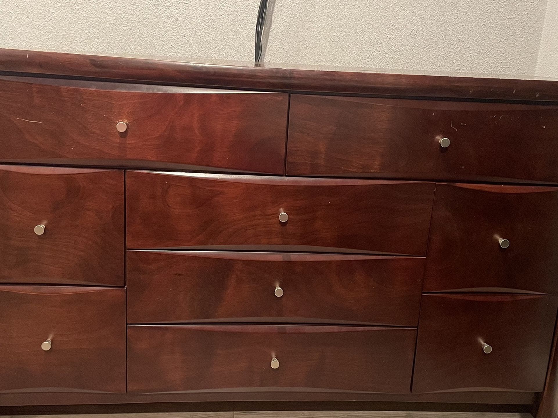 Dresser With Mirror And  2 Night  Stands
