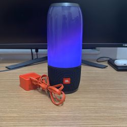 JBL Pulse 3 Speaker + Charger