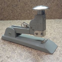 PROFESIONAL POST OFFICE VINTAGE SWINGING STAMPLE No: 13 1/2 ** 1/4 ** 3/8 ** WORKING CONDITION 
******************
USPS SHIPPING & PICKUP 
LOCATION: B