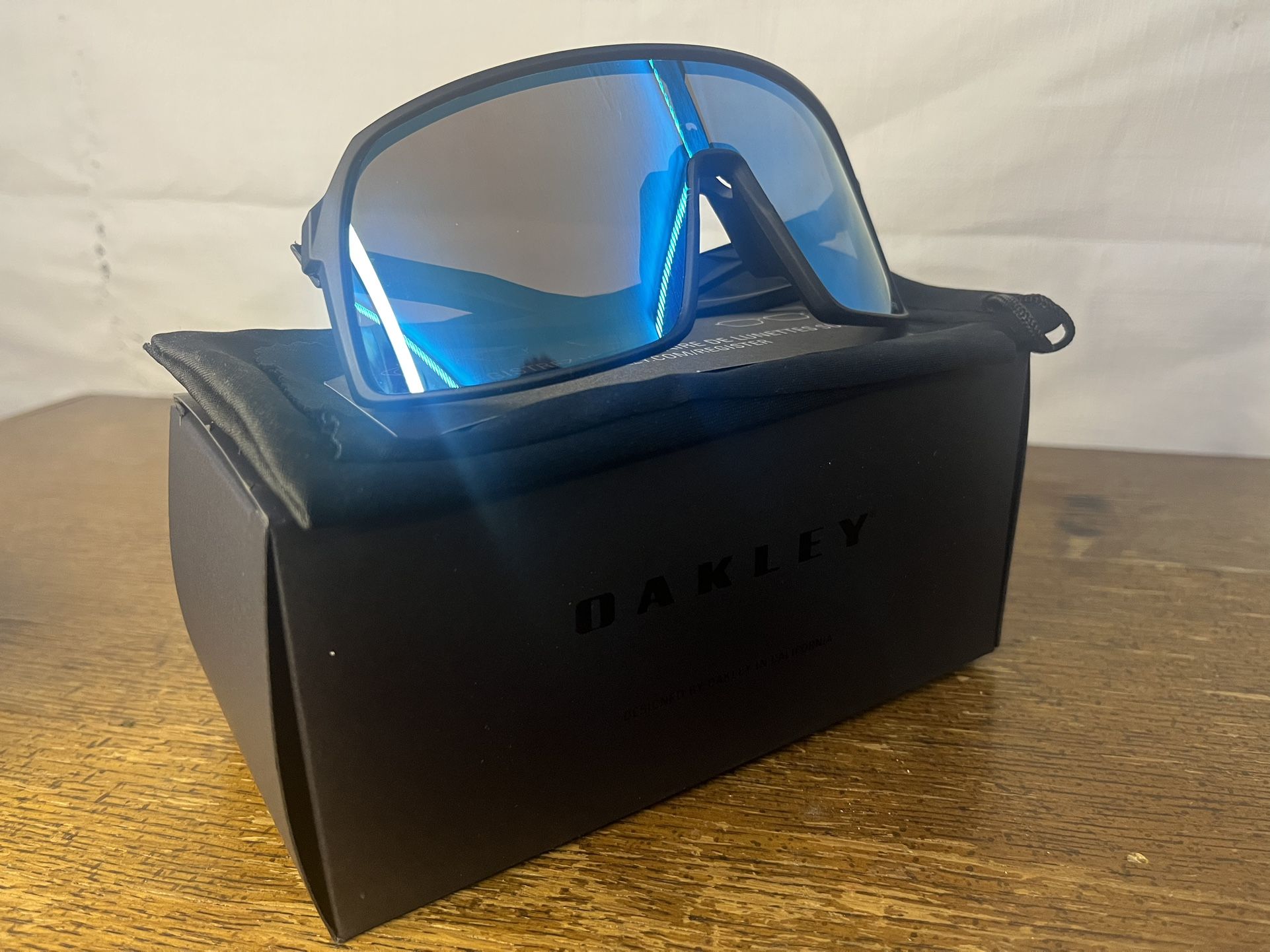 OAKLEYS SUTRO SUNGLASSES BLUE LENS