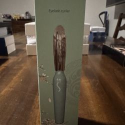 Electric Eyelash Curler