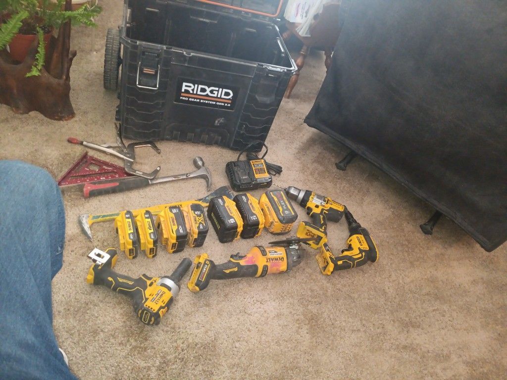 DEWALT CORDLESS