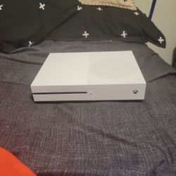 Xbox One S 1TB W/ Controller