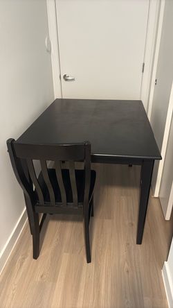 Table with 4 chairs