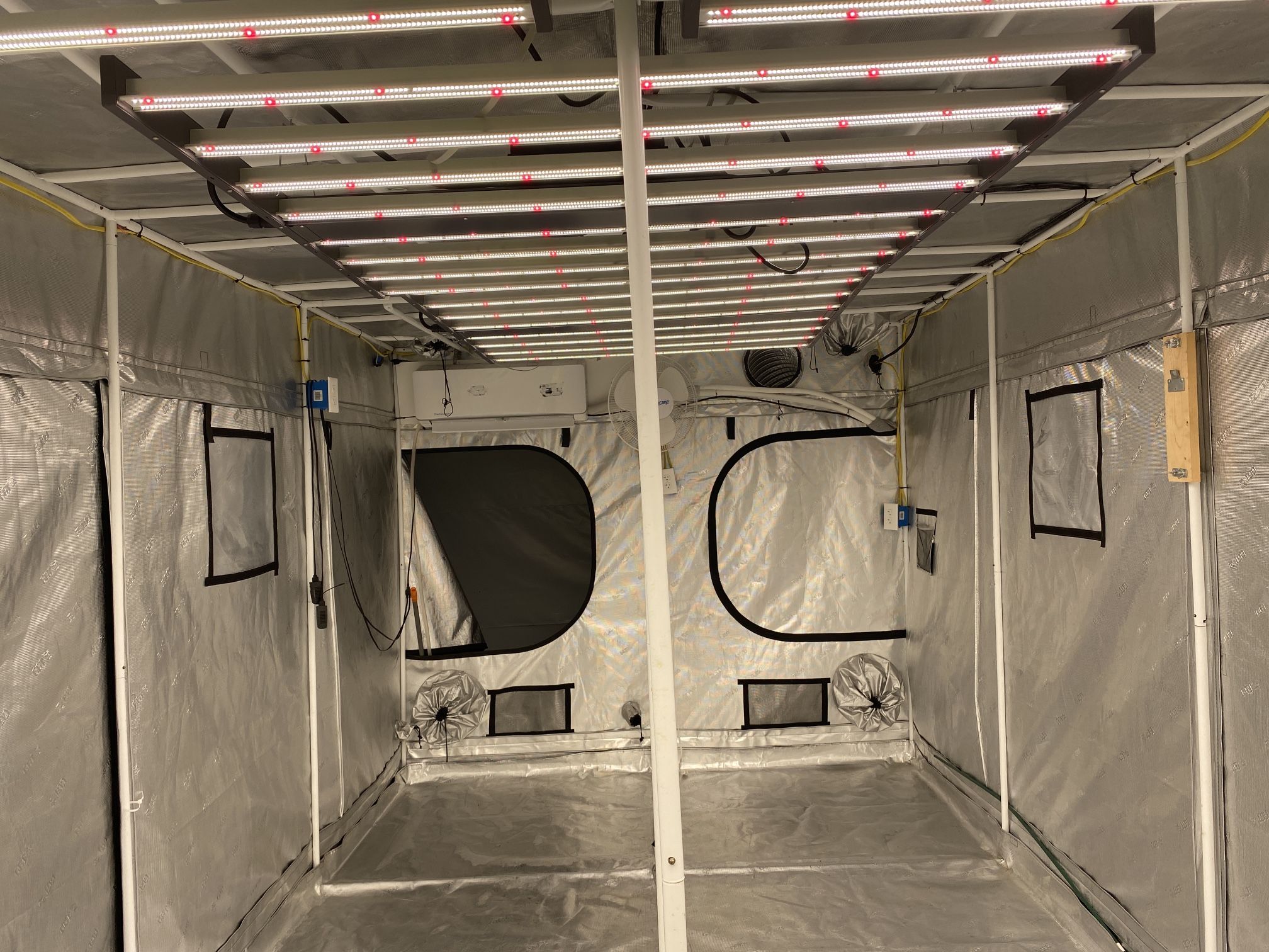GORILLA GROW TENT 8X16