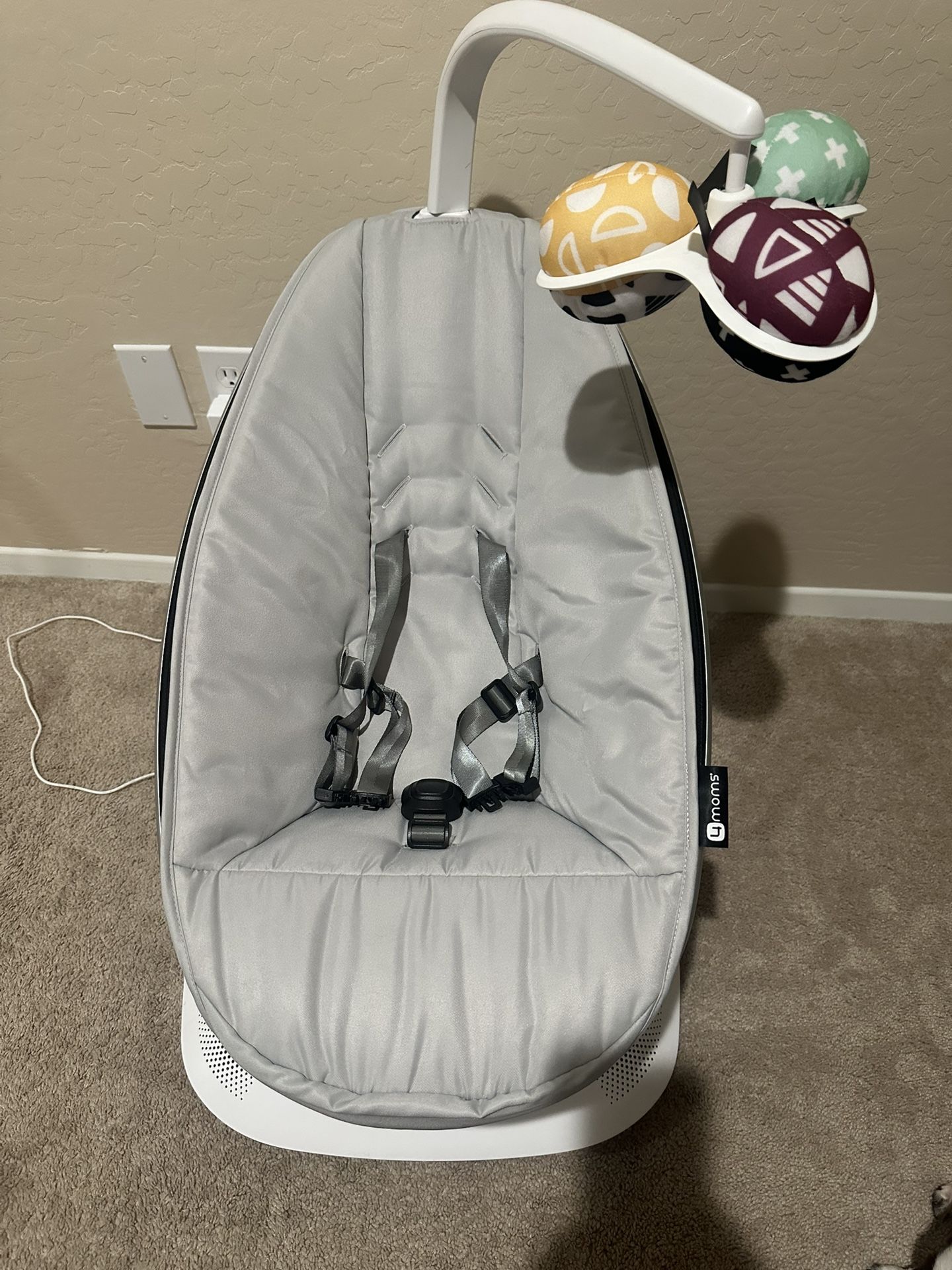 4 Moms Mamaroo-Like New