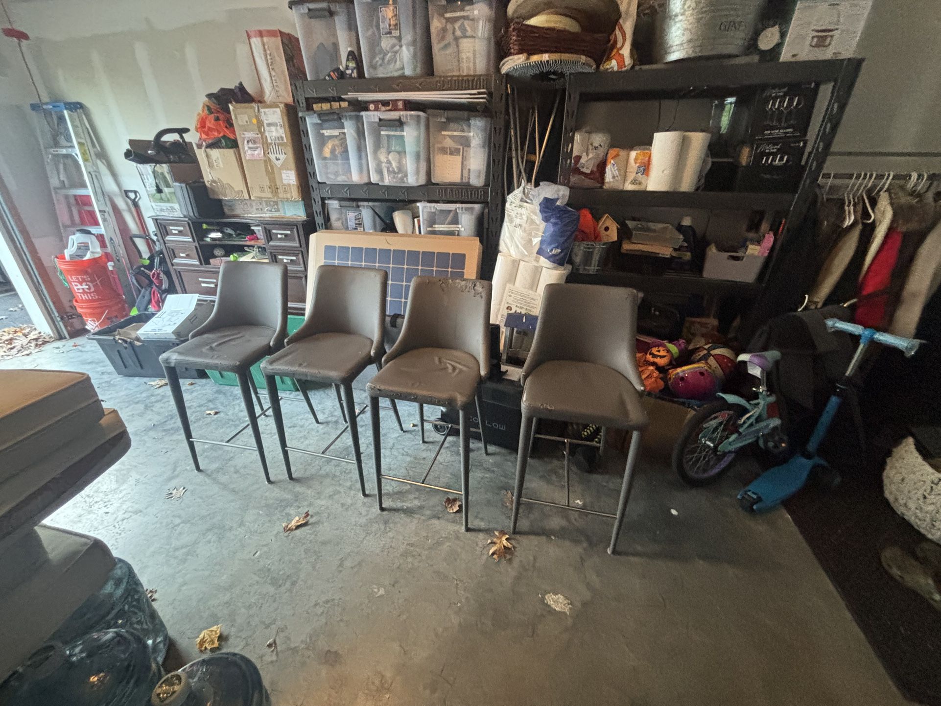 ⸻ ✨ FREE – Set of 4 Kitchen Island Stools (Pickup Only) ✨