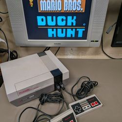 Nintendo NES With 2 Controllers And Mario/Duck Hunt 