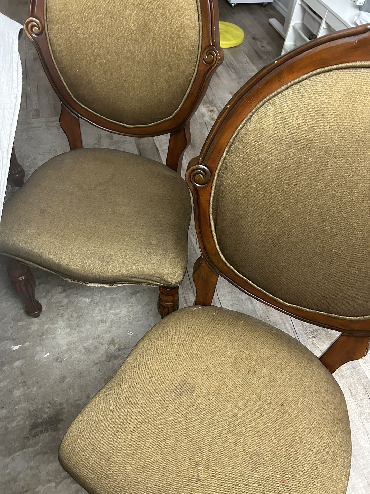 Dinning Room Table And 6 Chairs