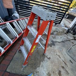 Ladder Lousville ladder 🪜  4 foot ladder  scissor ladder    Price to sale