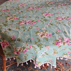 Farmhouse Rose Print Sturdy Tablecloth With Fringe Brand New 70 In Round