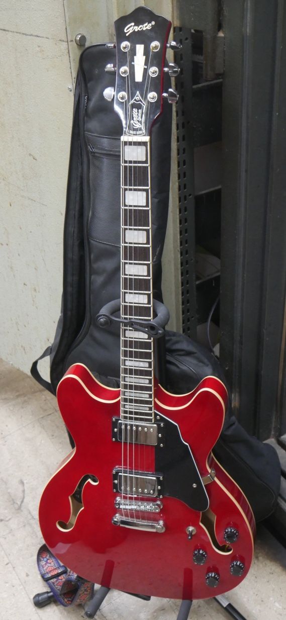 GROTE ELECTRIC 6 STRING GUITAR GS1(contact info removed)8 WITH CARRY BAG 879580-1