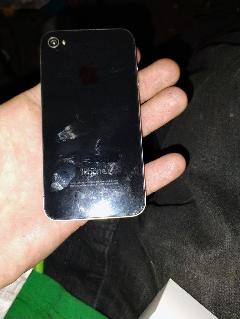 Brand New iPhone 4 Black 8GB