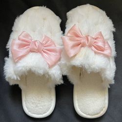 Fuzzy Slippers with Pink Bows - Size 8