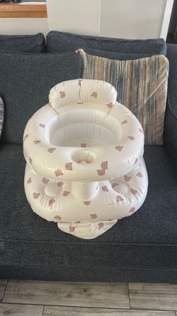 Inflatable baby seat