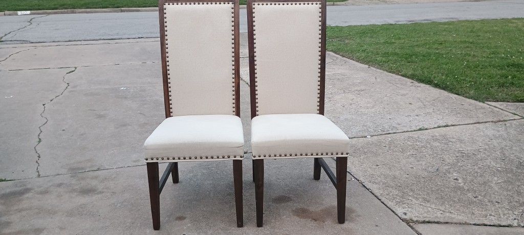 A Set Of 2 Meaning There Is Only 2 Chairs A Beautiful Set For A Small Apartment Or For Both Ends Of A Dinner Table