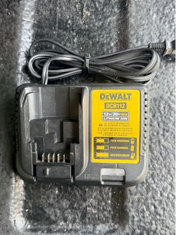 DEWALT 20V MAX Battery Charger (DCB112)