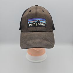 Patagonia P-6 LogoTrucker AdjustableSnapbackHat 