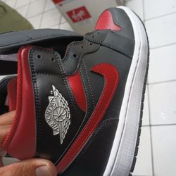 Air Jordan 1 Mid Size 9.5 Men