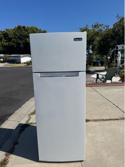 Free 10.2 Magic Chef Refrigerator