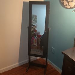 Jewelry box with mirror