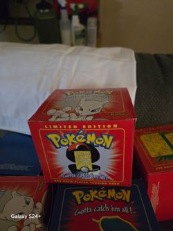Pokémon Limited Edition Mewtwo 23K Gold-Plated Trading Card Box