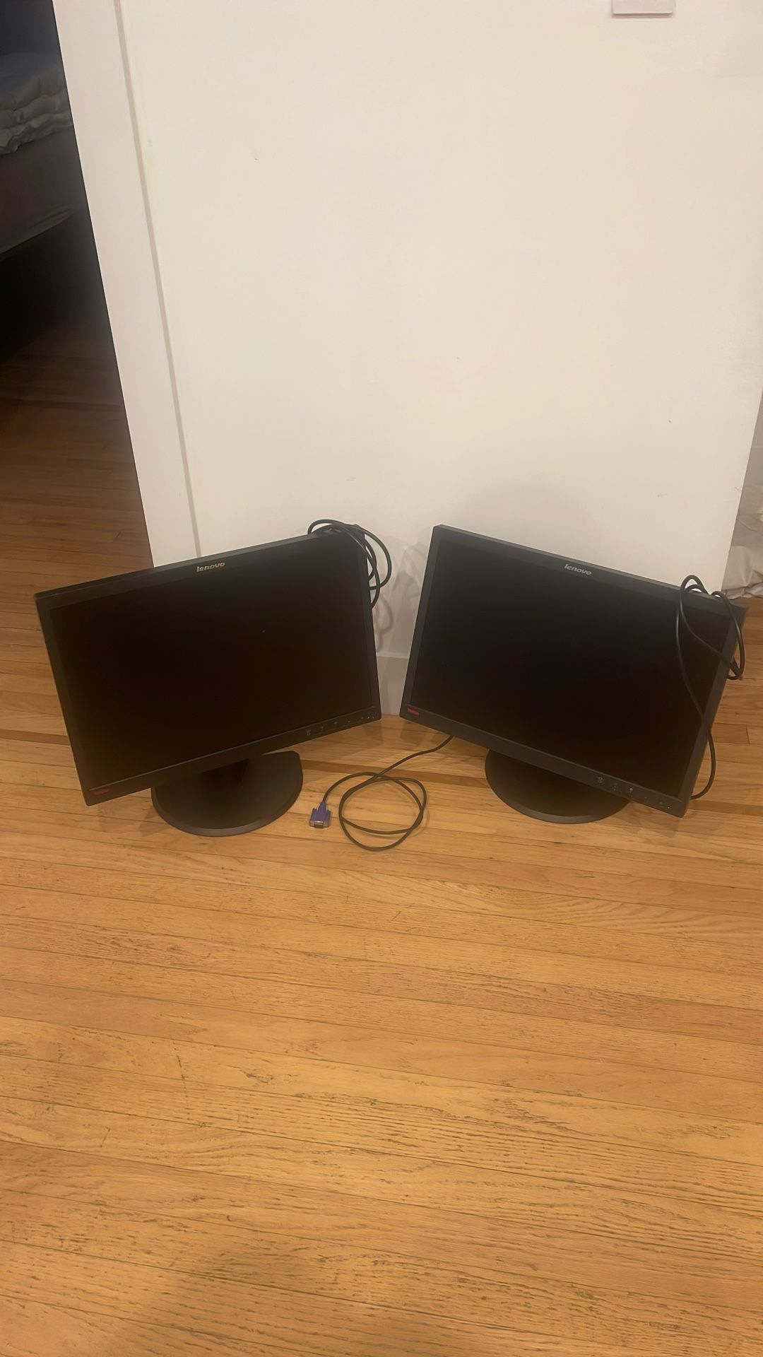 Lenovo 24 Inch Monitors With Cables