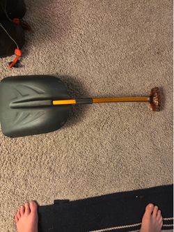 Black Diamond hand snow shovel