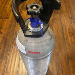 Certified Pre-Owned 20lb CO2 Tanks - Full & Ready for Action! (4 Available) Power your operations efficiently and affordably with our certified pre-ow