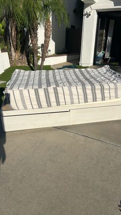 drawers Twin mattress with bettys layering and twin bedframe with drawers