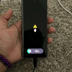 Samsung Galaxy Z Fold 4 – Cracked Inner Screen – Parts / Repair