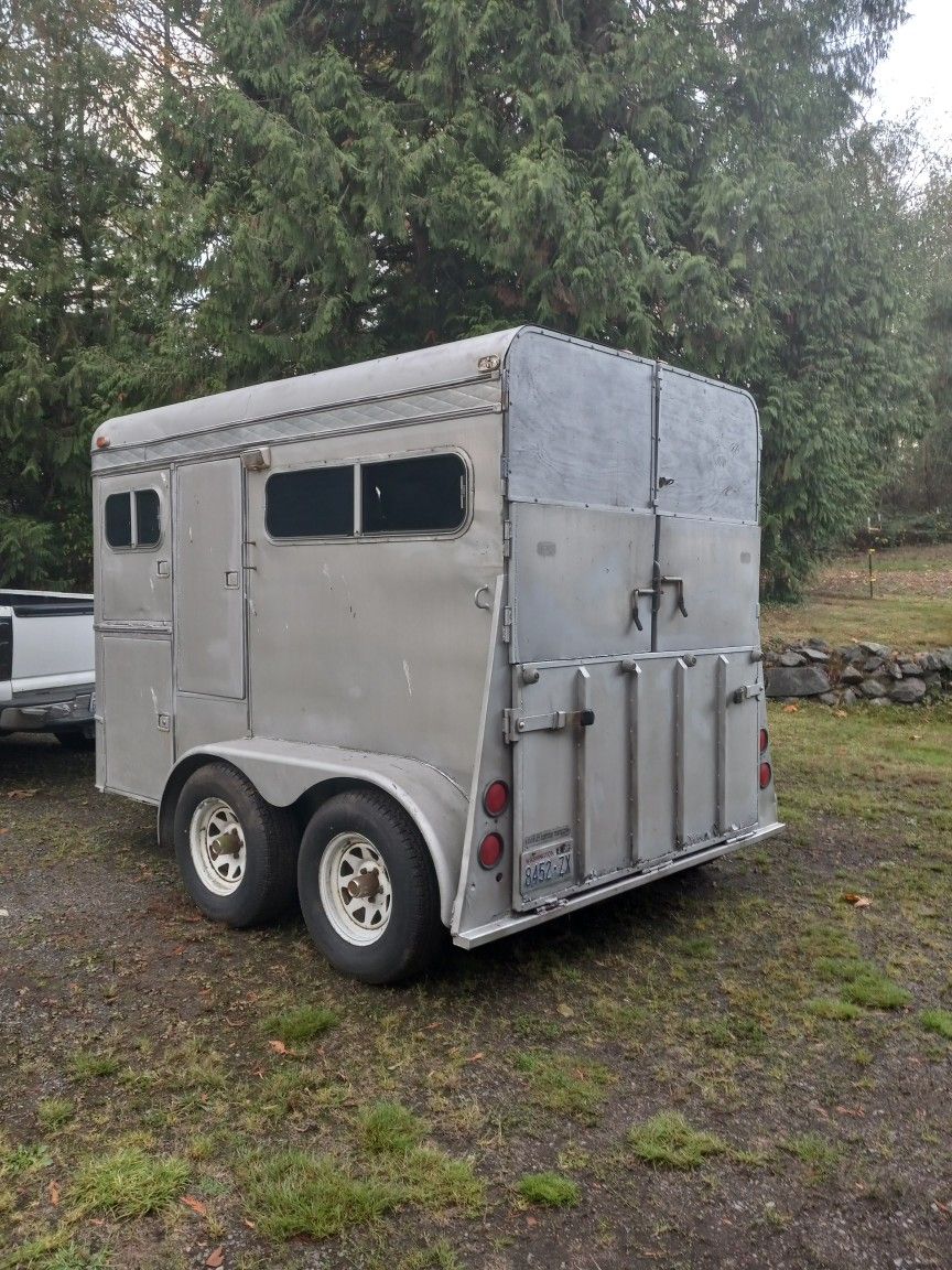 Horses Trailer 