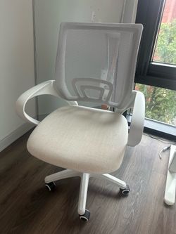 Modern Ergonomic Office Chair – Ivory Mesh