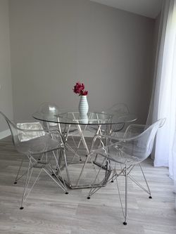 Dinning table for 6with 4 chairs