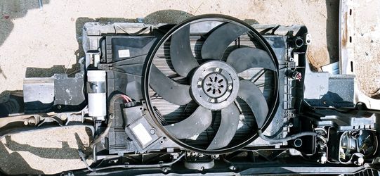 MZB Mercedes Benz engine fan c350 .