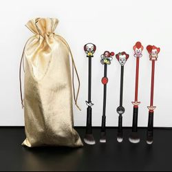 New Pennywise make up brushes