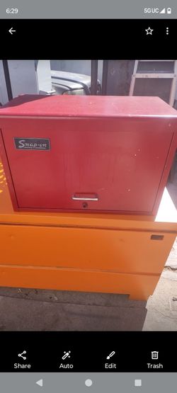Snap on tool box. 9 drawers ok condition. Some scratches missing key & cylinder.