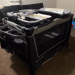 Baby Trend Simply Smart Bassinet W/ Nursery Center And Travel Bag