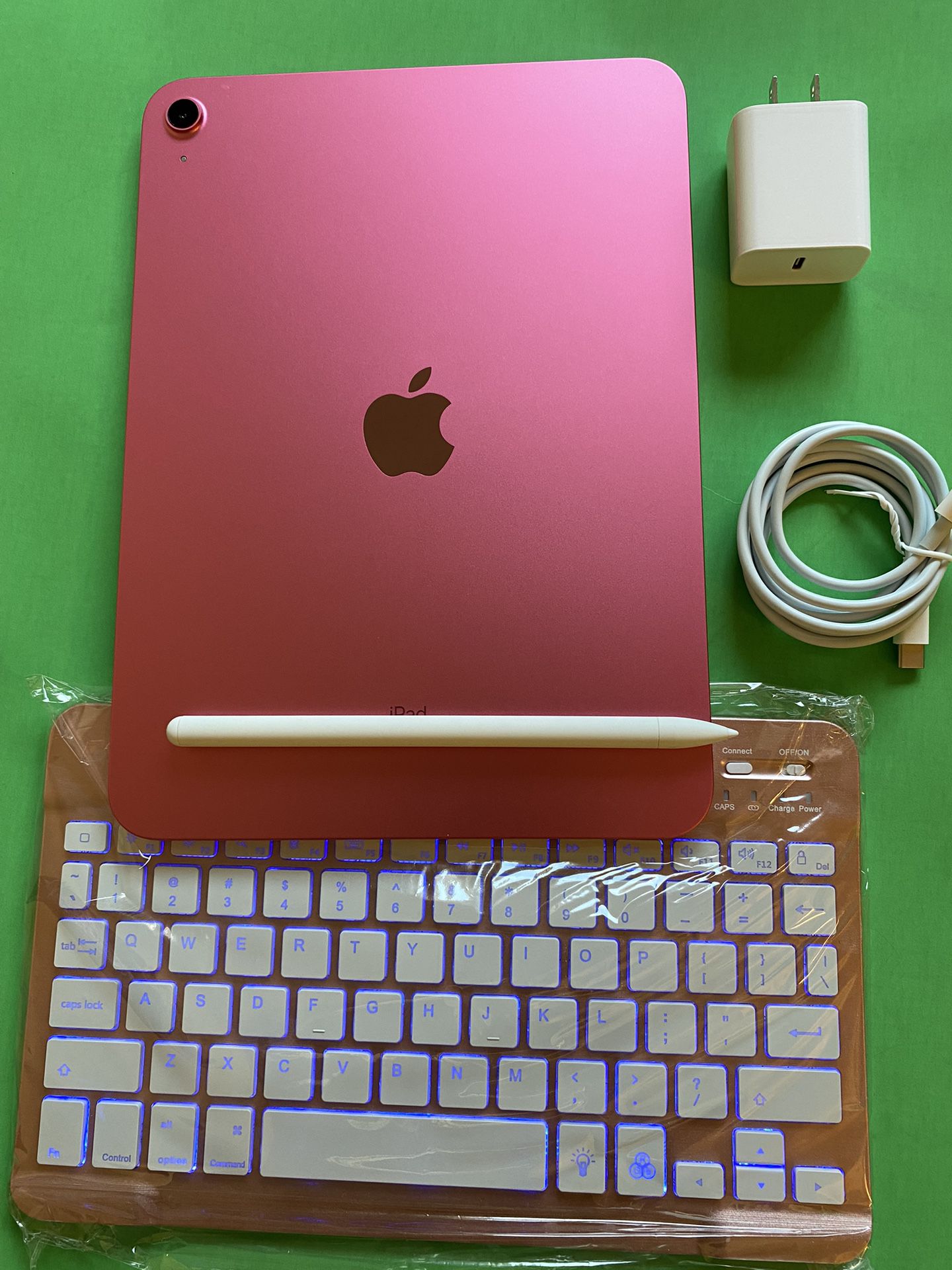 256gb Apple IPad 10th Generation (10.9” Liquid Retina / Latest 2022 mode/ pink) with pen, keyboard, case & Accessories (warranty 01/ 2025) 