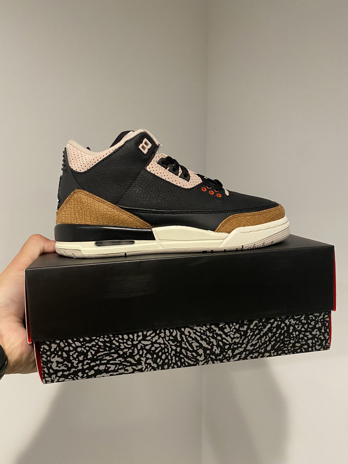 Nike air Jordan Retro 'Desert Elephant' Size Boys