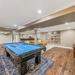 Olhausen 8’ Pool Table – Excellent Condition – Blue Felt – MUST SEE! 